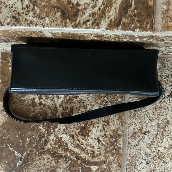 Classic small black Liz Claiborne handbag -l never used - Picture 7 of 7